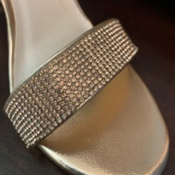 ✨Sparkle your way through any occasion with these exquisite David's Bridal Gold - Picture 9 of 12